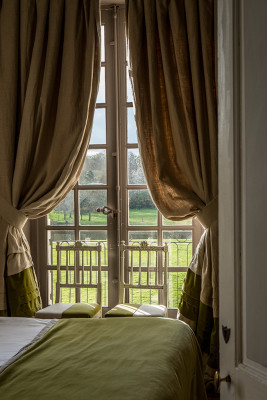 vue de la chambre d'angle sur l'étang